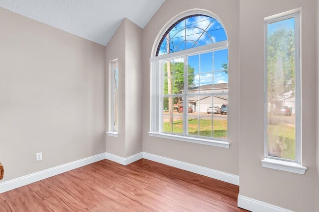 Building Photo - Updated Home in Convenient Location