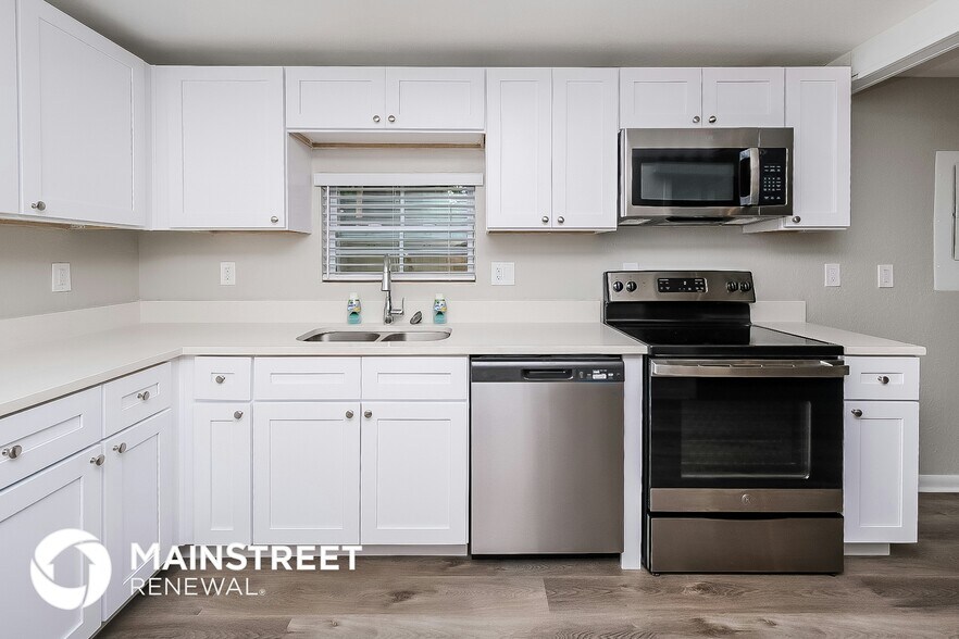 Building Photo - 7145 Pinewood Dr