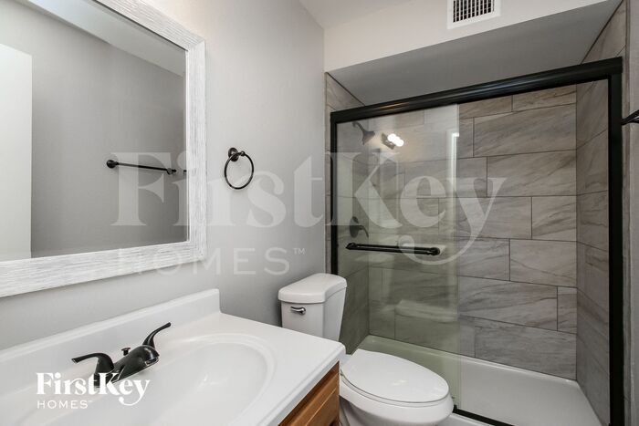 Building Photo - 5909 S Palm Dr