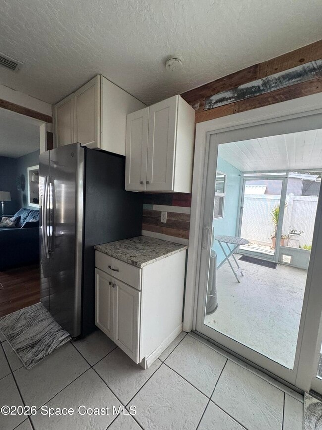 Building Photo - 4281 Yorkshire Dr
