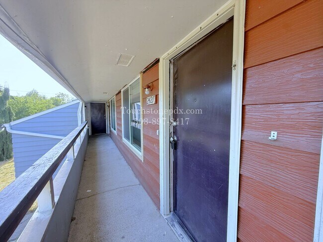 Building Photo - Upper Level Apartment with Bright Living and Everyday Comfort