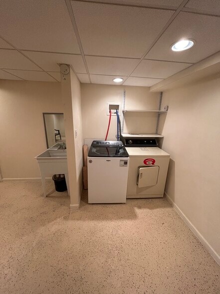 Washer/ dryer - 14 Chelsea Sq