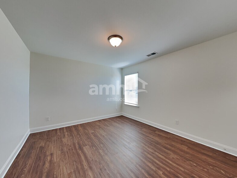 Building Photo - 157 Larragan Dr