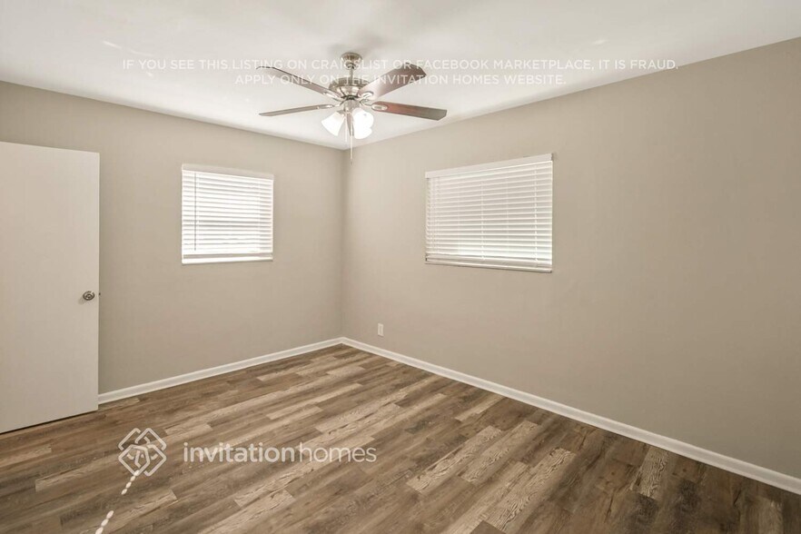 Building Photo - 525 Dolphin Dr