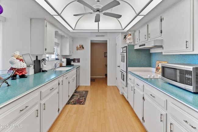 Building Photo - 10229 W Bolivar Dr