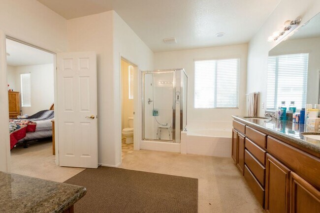 Building Photo - 4 Bed Home for Rent Palmdale CA 93551
