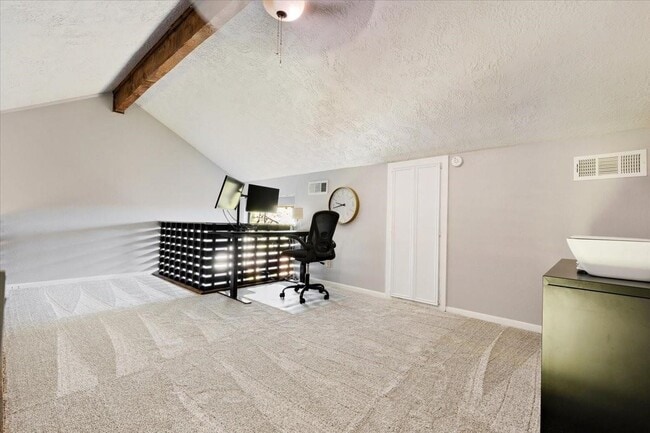 Building Photo - 727 Davis Rd