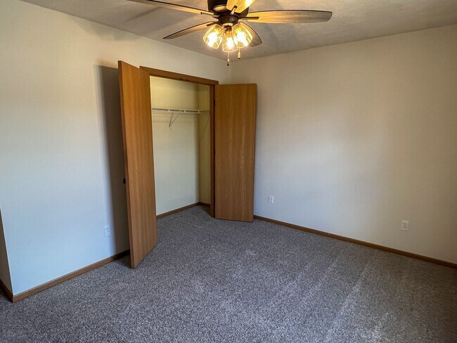 Building Photo - 3 Bedroom 2 Bathroom 2 CAR GARAGE