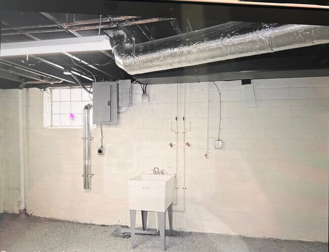 Building Photo - 3230 Euclid Heights Blvd