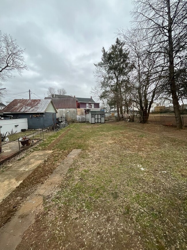 Building Photo - Single Family House located on East Ave.