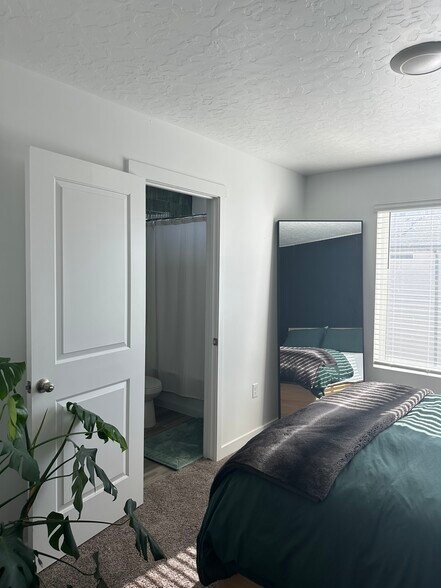 Building Photo - 1146 W 340 S