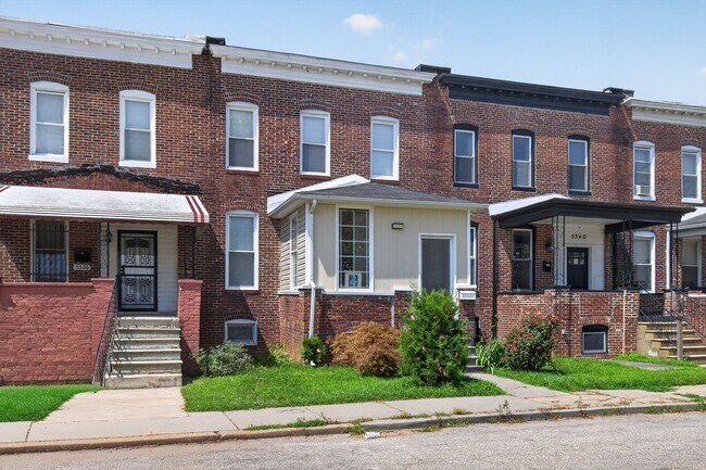Building Photo - Spacious 3-Bedroom Townhome in a Prime Pimlico Location