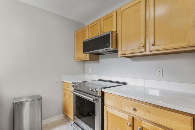 Building Photo - 2777 Barclay Way