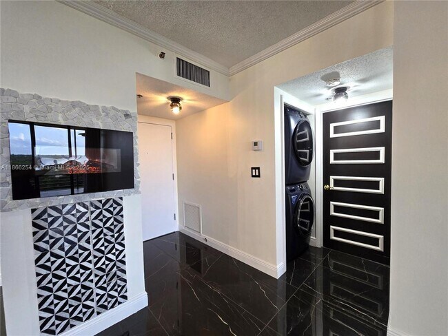 Building Photo - 7400 Radice Ct