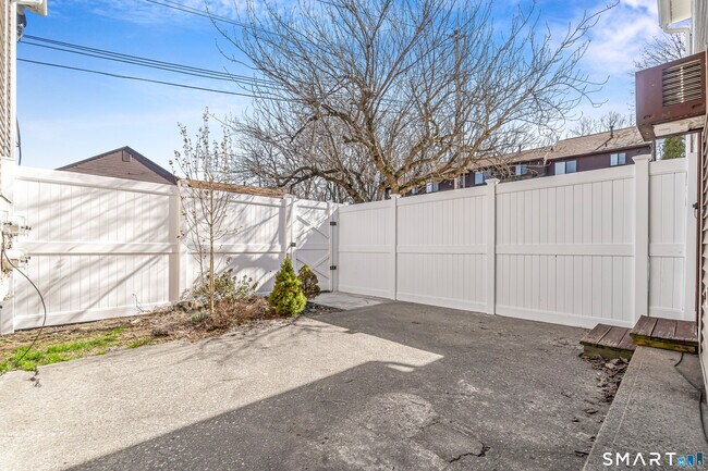 Building Photo - 20 Trolley Cir