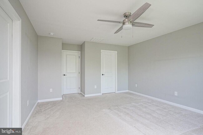 Building Photo - 1048 Regency Pl