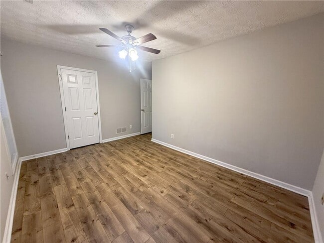 Building Photo - 5555 Grove Place Crossing SW