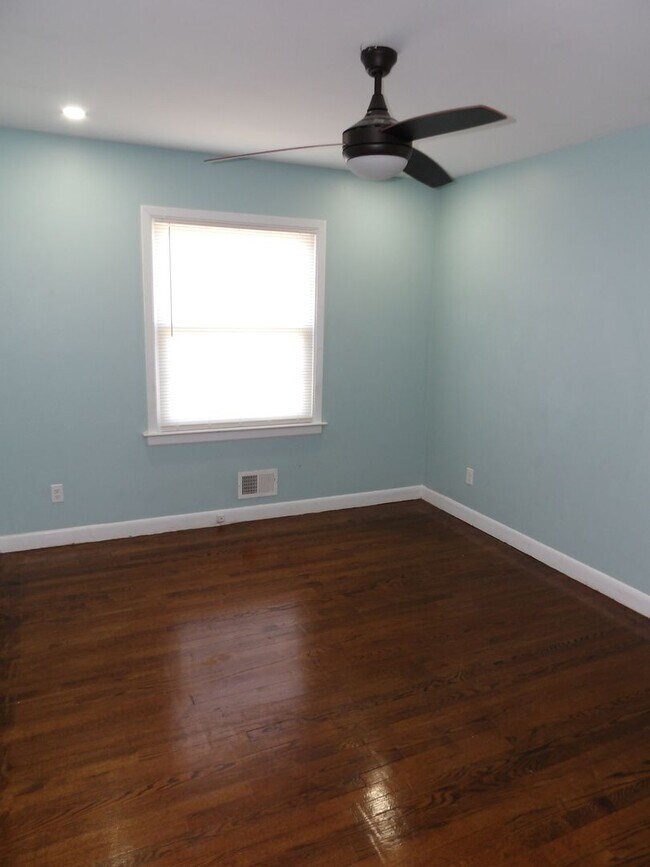 Building Photo - Single Family Home in Pine Valley Area!