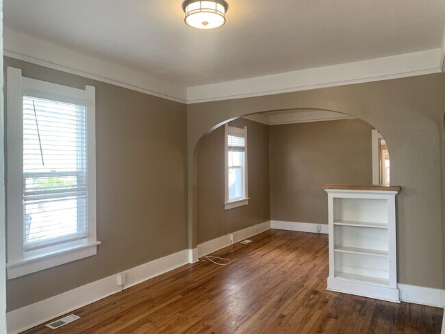 Building Photo - 701 W 24th St