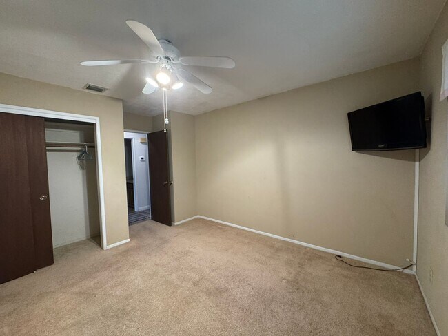 Building Photo - 3Br 3Ba House with Pool Across- RIVERFRONT with Balcony Observation Deck