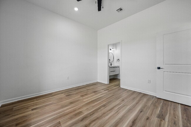 Building Photo - 112 Perdido Ln