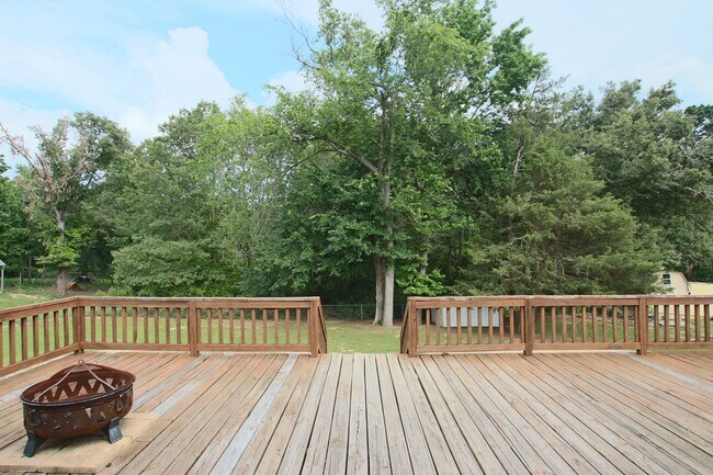 Building Photo - COMING SOON! Stunning 3 Bed 2 Bath Home in Lindale ISD!