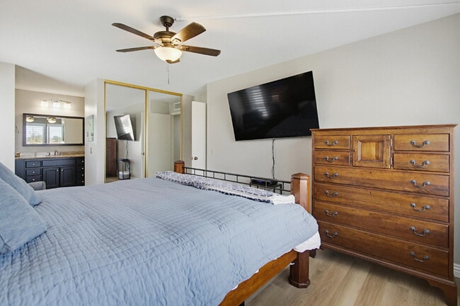 Building Photo - $3,200 - Charming 2-Bedroom + Optional 3rd Bedroom/Office Condo in Desirable Oaks North 55+ Commu...
