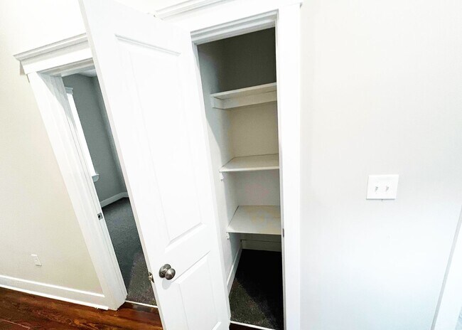 Building Photo - 3216 Bishop St