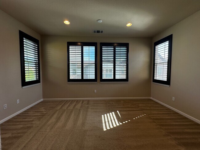 Building Photo - 133 Paddington Ct