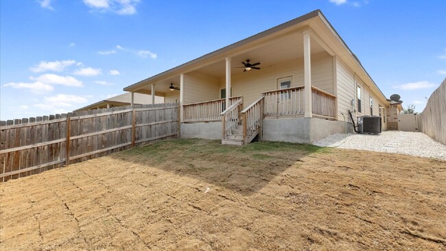 Building Photo - Need convenience to I10, Fort Sam, Randolp...