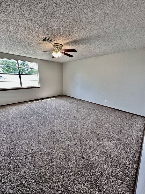 Building Photo - 1000 Juno Cir
