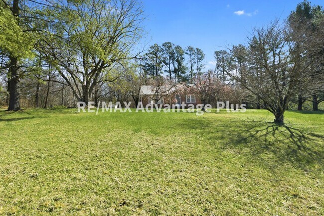 Building Photo - Beautiful brick home with full basement in Prospect