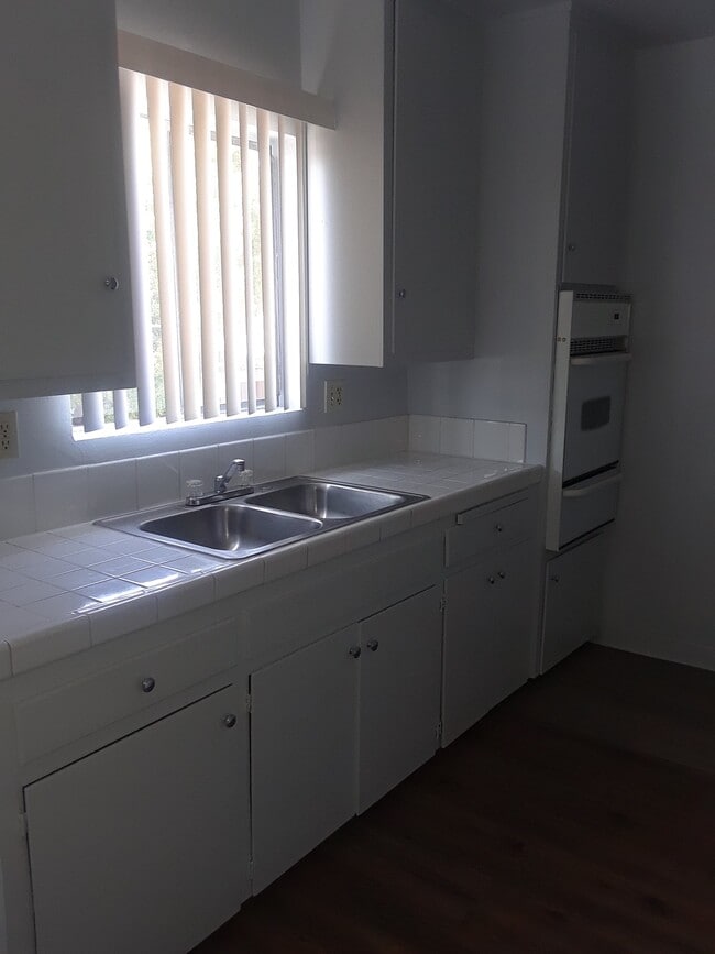 Building Photo - 10726 Orange Grove