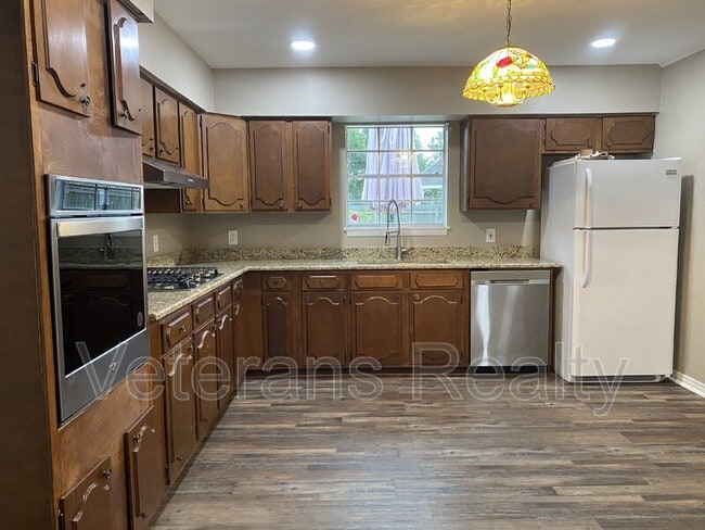 Building Photo - 2411 Sunkist Country Club Rd