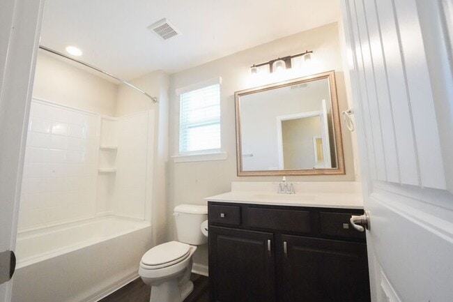 Building Photo - 165 Greyfield Cir