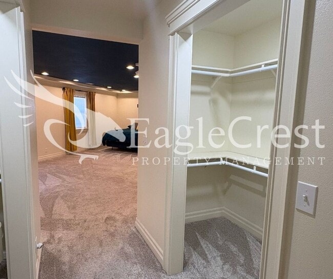 Building Photo - Beautiful Five Bedroom Home with Acreage