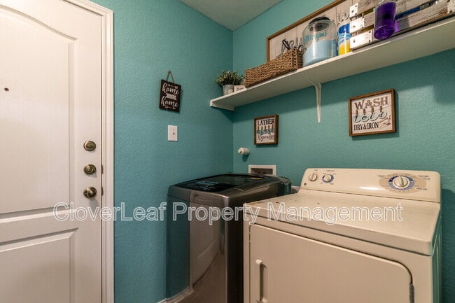 Building Photo - 526 Cormorant