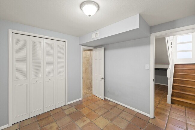 Building Photo - Spacious Split-Level Home with Beautiful Kitchen, Large Deck, and Fully Fenced Yard