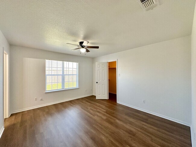 Building Photo - 2608 Seabiscuit Dr