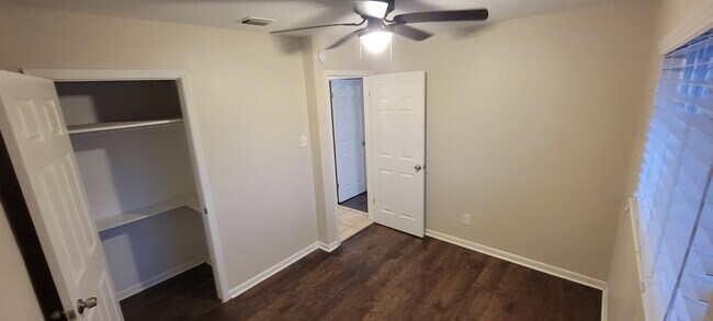 Building Photo - 5244 Larcade Dr