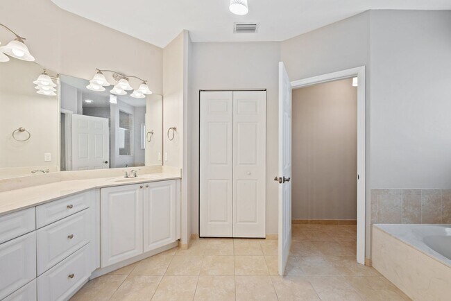 Building Photo - Spacious 3-Bedroom Townhome with 2.5 Baths | 2,035 Sq. Ft. in Homestead