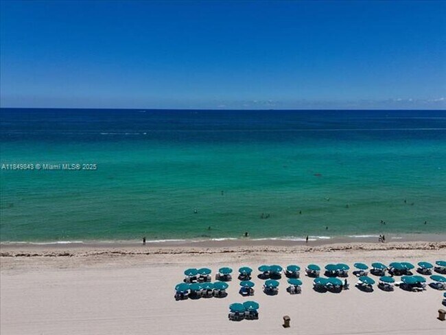 Building Photo - 16500 Collins Ave