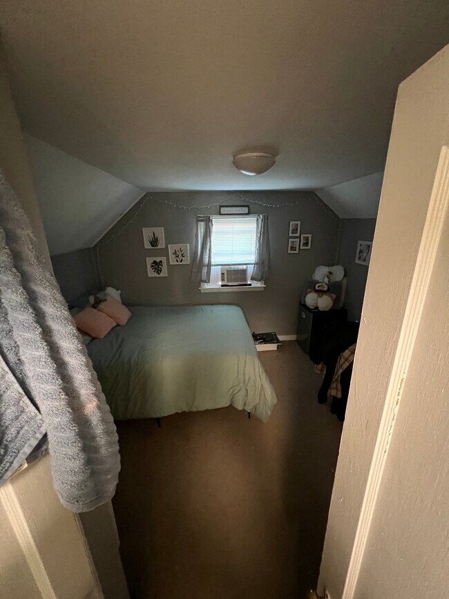 Building Photo - 40 Lynwood Dr