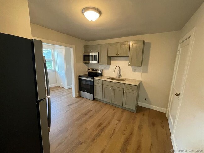 Building Photo - 33 Main St