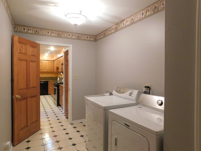 Building Photo - 16501 Nottingham Ct