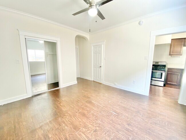 Primary Photo - 4348 Lockwood Ave