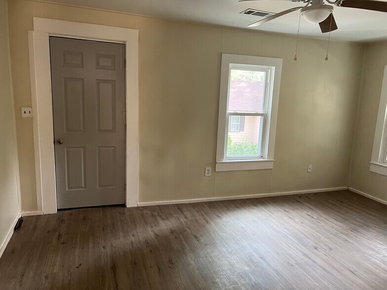 Building Photo - 18 Walnut St