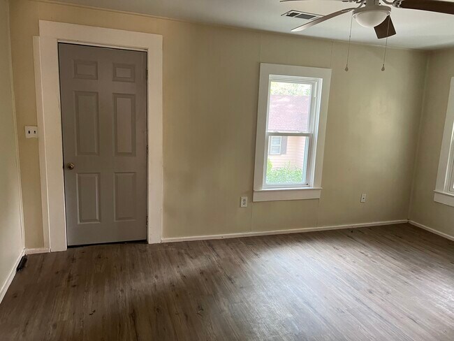 Building Photo - 18 Walnut St