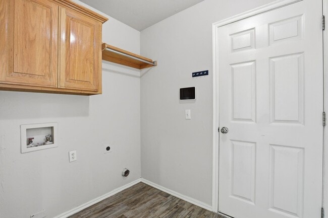 Building Photo - 4900 Cypress Lake Dr