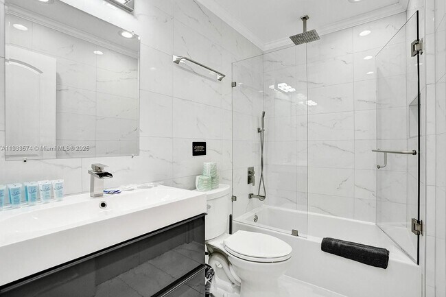 Building Photo - 947 Washington St